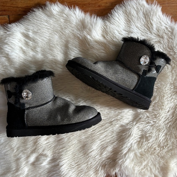 Black Sparkly Bling Sting Winter Ugg Boots - Picture 1 of 9